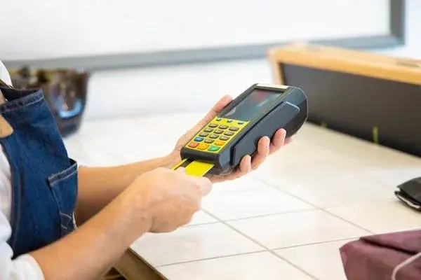 刷5000元手续费是多少？POS机费率对照表来了